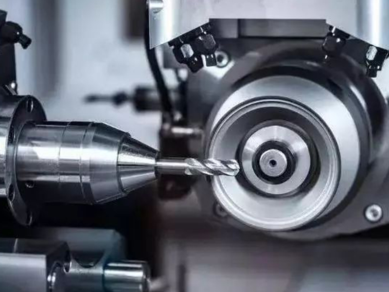 What factors affect the accuracy of CNC lathe spindle bearings?