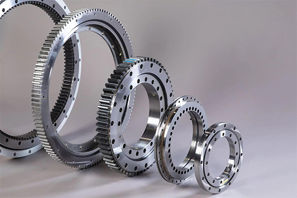 What are the characteristics of slewing bearings?
